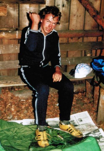 Christoph Gocke in einer Schutzhütte im Pfälzer Wald bei Johanniskreuz