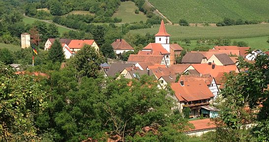 Tauberscheckenbach vom Radweg Liebliches Taubertal aus gesehen