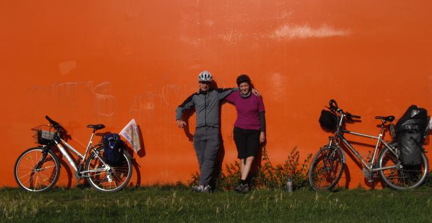 Ruhr-Mündung in den Rhein: Christoph Gocke und Gudrun Klessinger an Rheinorange in Duisburg