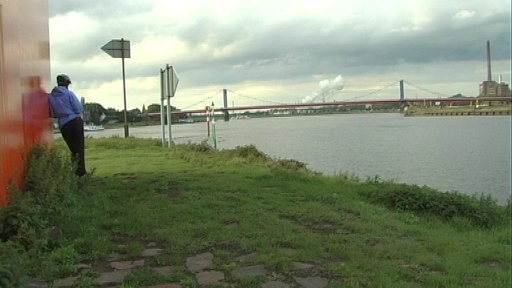 Am Ziel Ruhr-Mündung: Gudrun Klessinger an Rheinorange in Duisburg