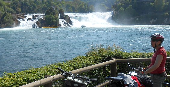 Miri on the Bike am Rheinfall bei Neuhausen