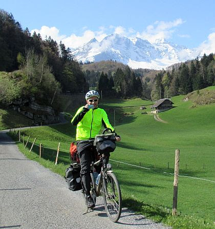 Chris on the Bike unterhalb des Brünigpass (1007 m)