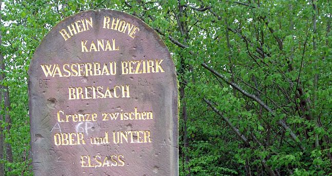 Gedenkstein 'Rhein-Rhone-Kanal - Wasserbau-Bezirk Breisach - Grenze zwischen Ober- und Unter-Elsass - 1863'