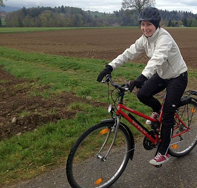 Anna on the Bike zwischen Fribourg und Thun