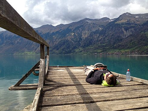 Miri auf Bootssteg am Brienzersee