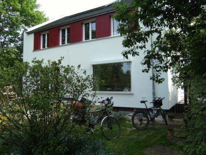 Die beiden Räder vor ihrem Oster-Domizil in Karlsruhe-Rüppur